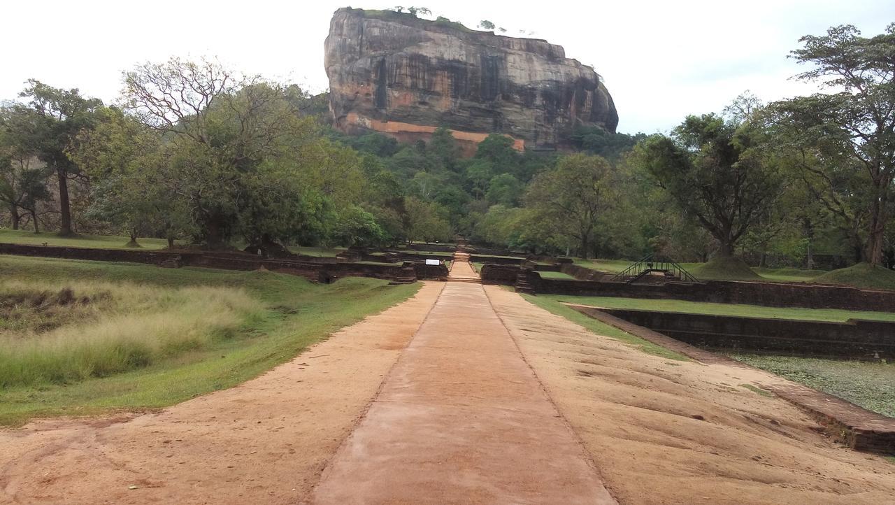 Passion Ray Villa & Tree Hut Sigiriya Exterior photo